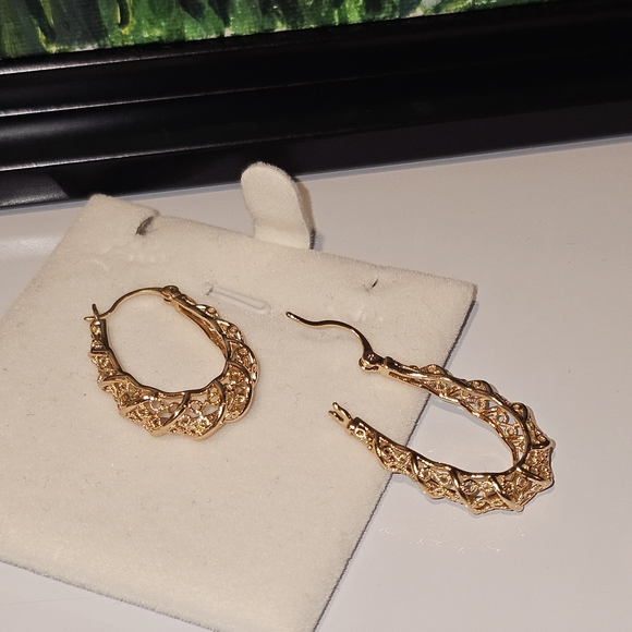 Elegant Gold Hoop Earrings - Picture 2 of 5